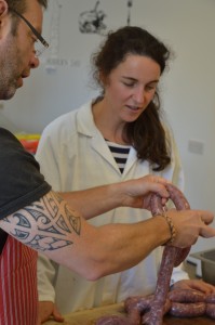 Tying the sausages with Mike Alexander of the Ginger Piggery.