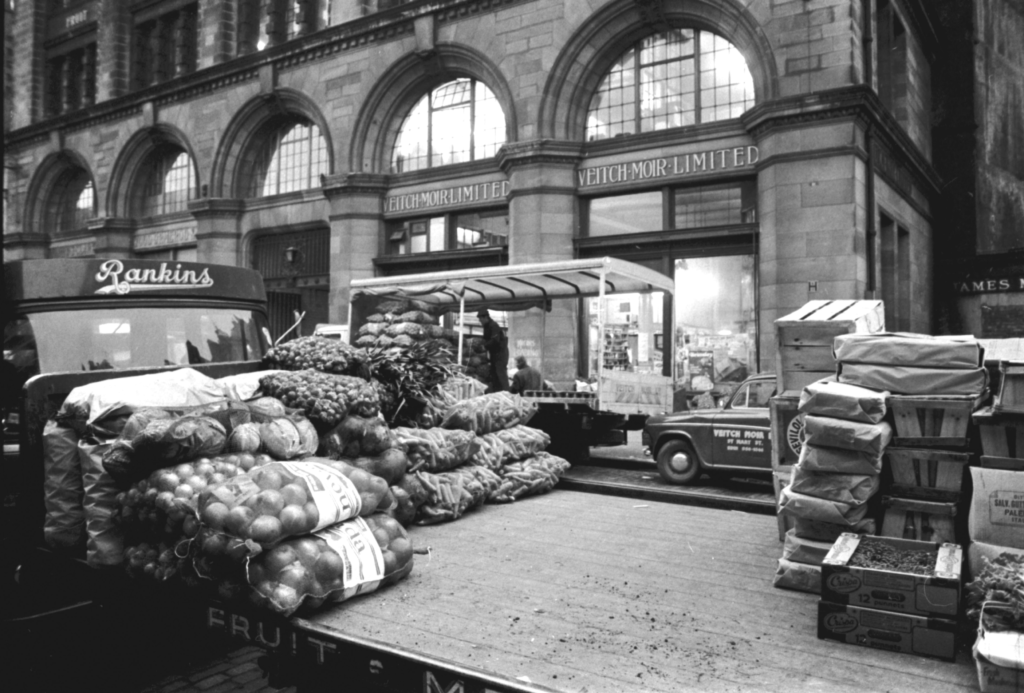 Rankins unloading fruit and veg on the last day of the old fruit market on Market Street in 1972.  © The Scotsman Publications Ltd.